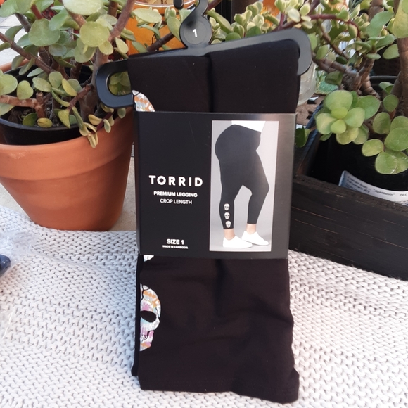 Torrid crop premium leggings - Picture 3 of 10